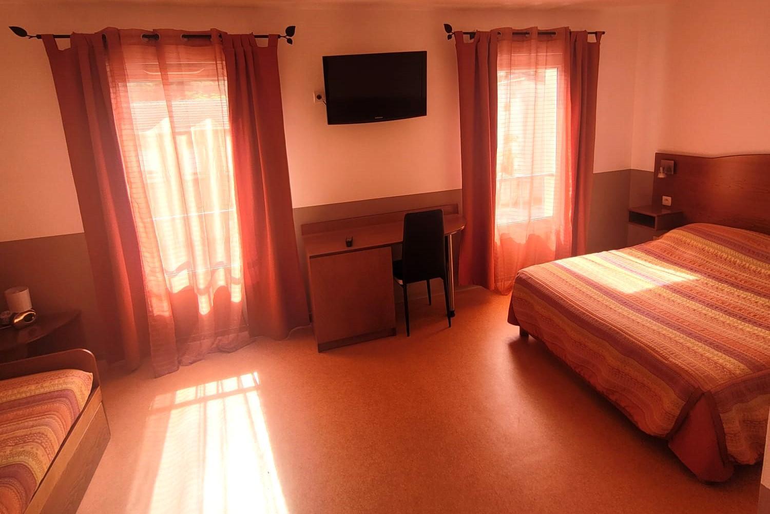Hotel De L'Orb Bédarieux Dış mekan fotoğraf